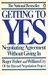 Getting to Yes: Negotiating Agreement Without Giving In (Paperback)