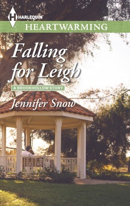 Falling for Leigh (A Brookhollow Story, #3)